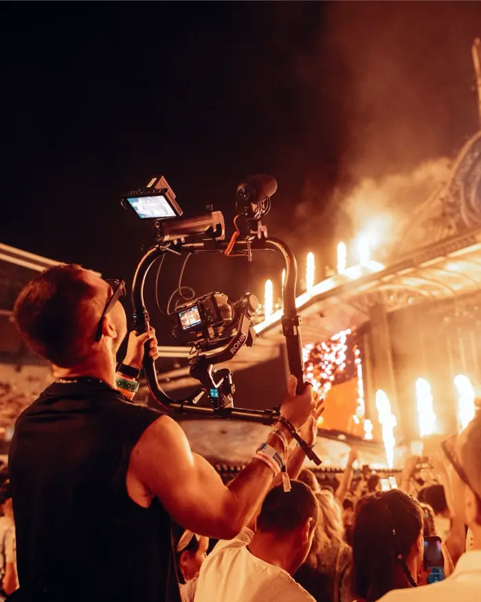 Raul Ilie filming a live set
