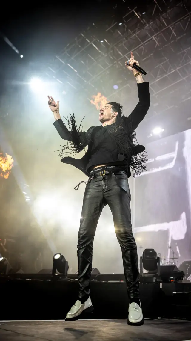 Poster still, G-Eazy one-take performance clip